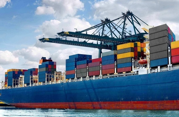 国际海运促进了各国之间的经济交流，还推动了全球化进程的发展