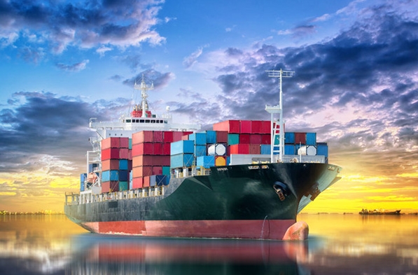 国际海运业是全球贸易重要组成部分，承载着大量的货物跨越不同国家